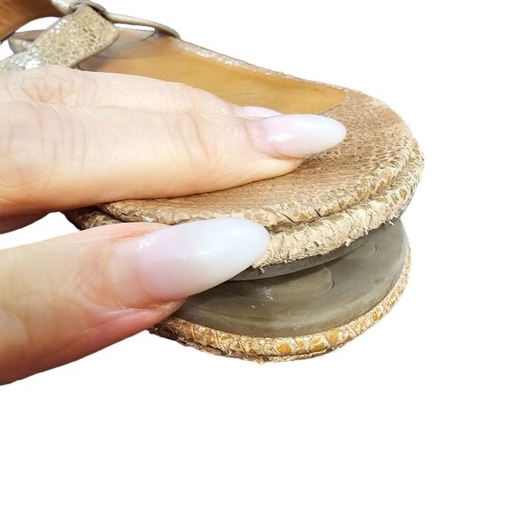 Gentle Souls Kenneth Cole Leather Gold Adjustable Ankle Sandal Thongs Size 9 - Picture 8 of 13